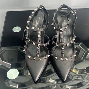 valentino garavani rock stud in black